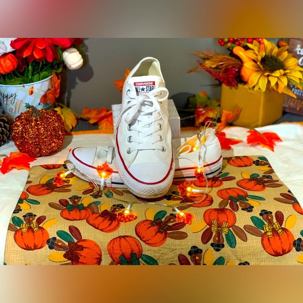 👟 white all star ⭐️ converse shoes 👟 size 9 womens